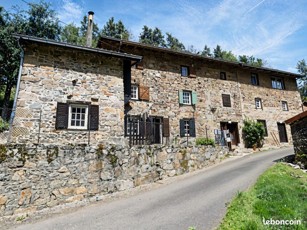 Maison 15 pièces 283 m² · à Ambert · 283 m² · 229 990 €