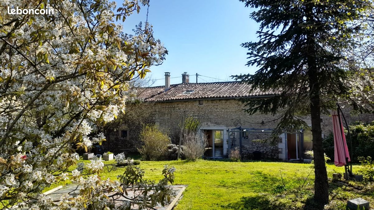 Belle longère en pierres - Ayron 86190 (image principale 1)