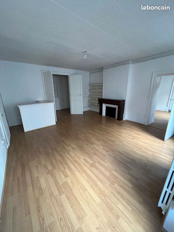 Appartement 3 pièces 80 m² · à Moulins · 80 m² · 520 €