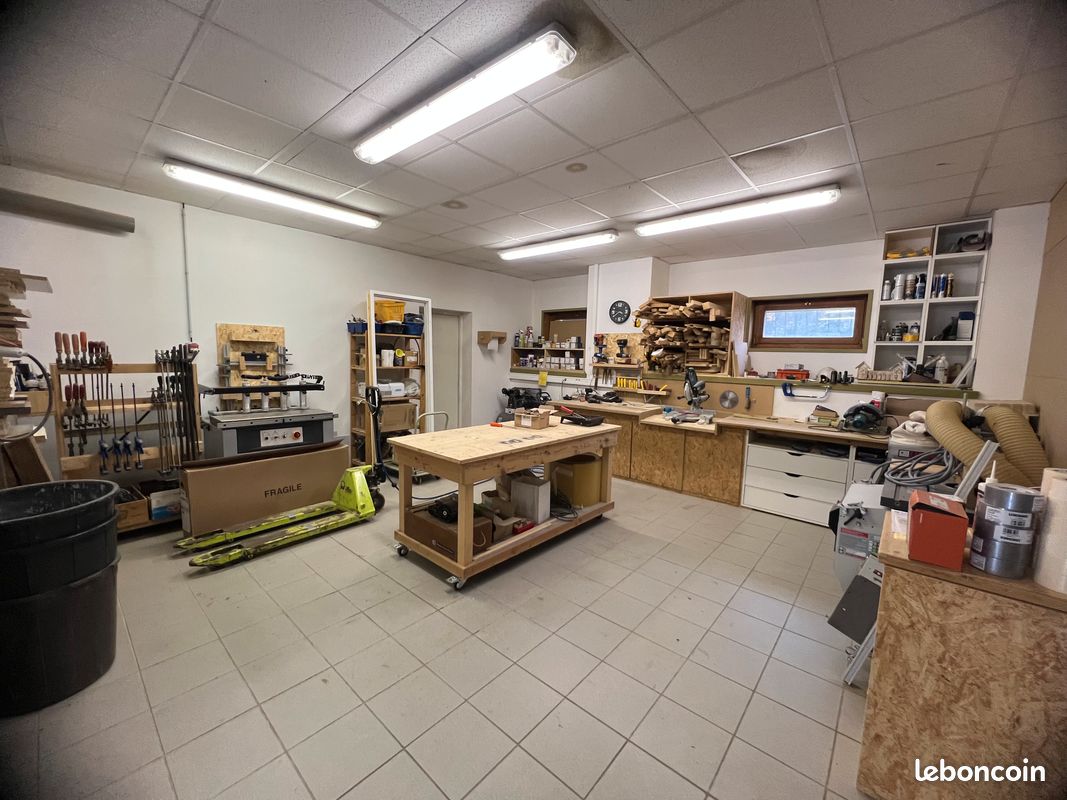 Local commercial 3 pièces 202 m² · à Eteaux · 202 m² · 295 000 €