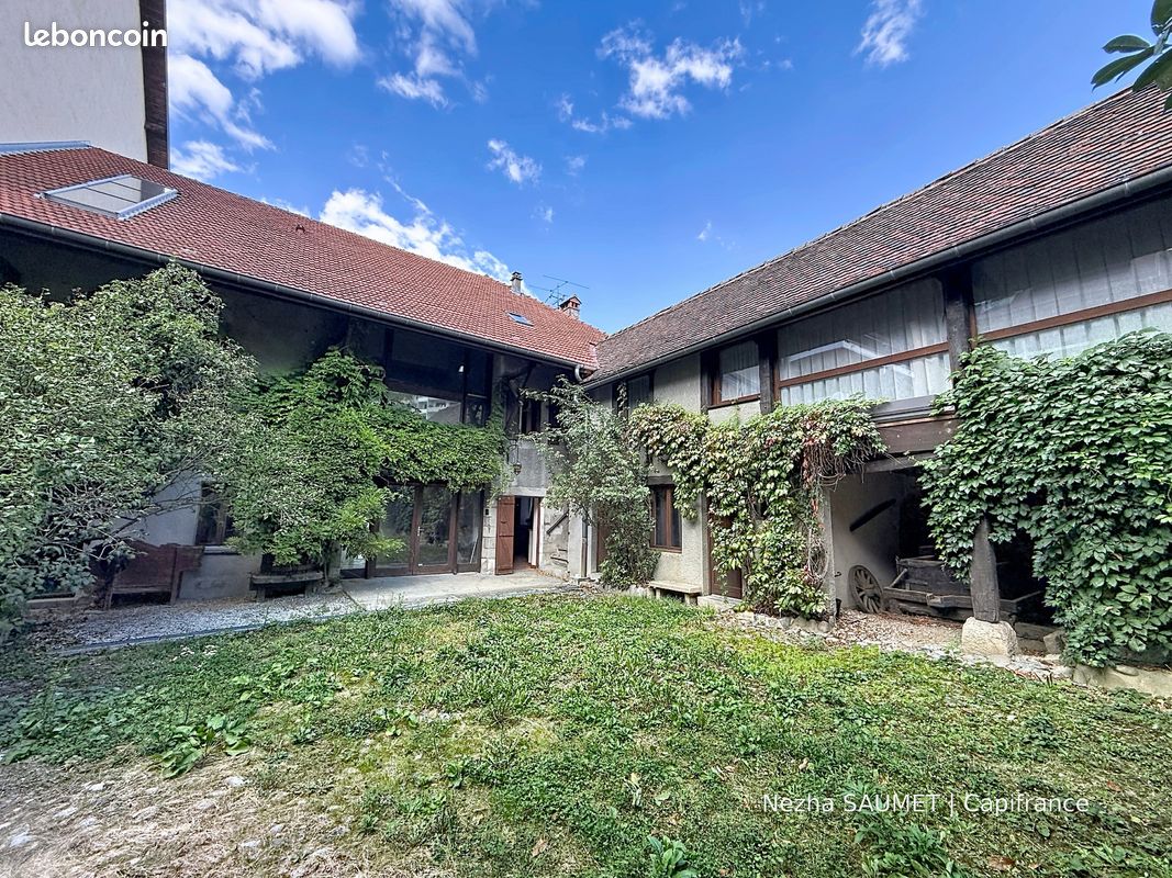 Immeuble 10 pièces 400 m² · à Saint-Julien-en-Genevois · 400 m² · 1 598 000 €