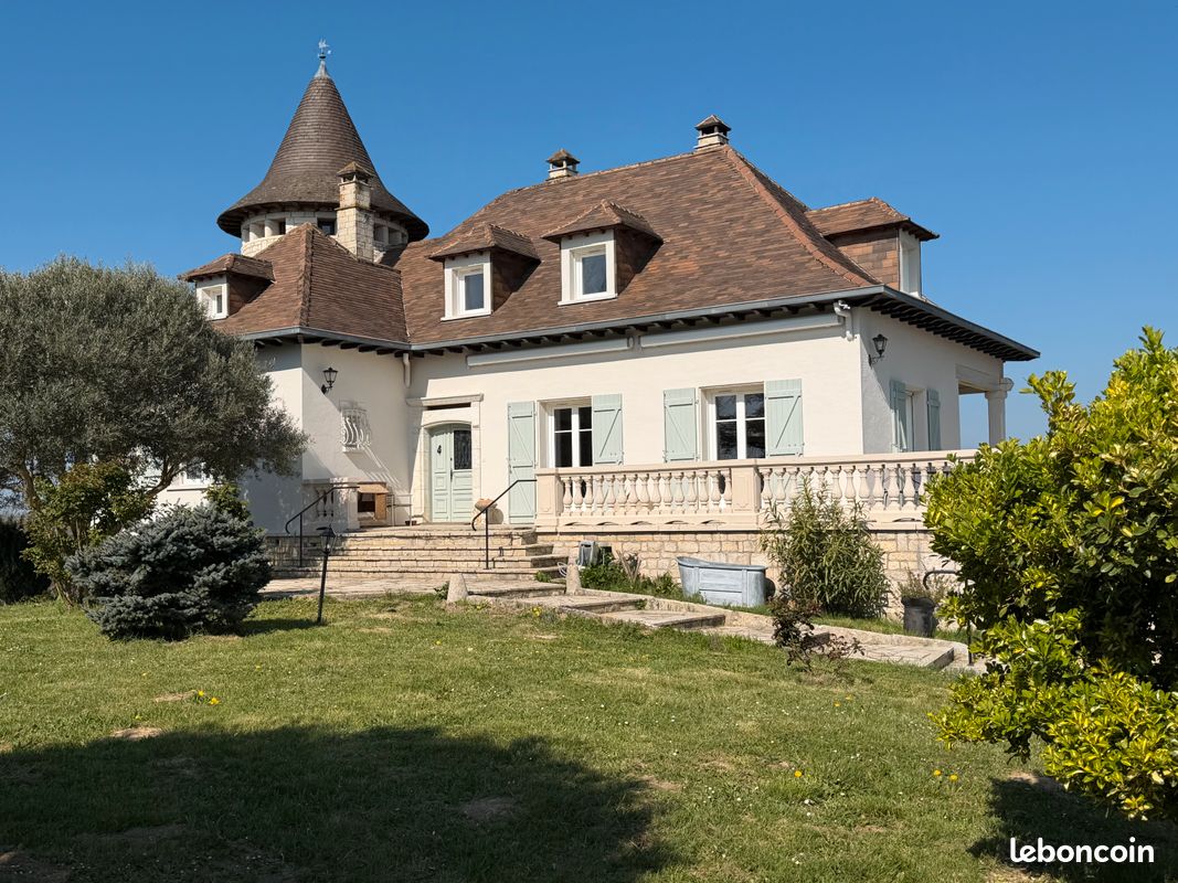 Maison 9 pièces 230 m² · à Caussade · 230 m² · 449 000 €