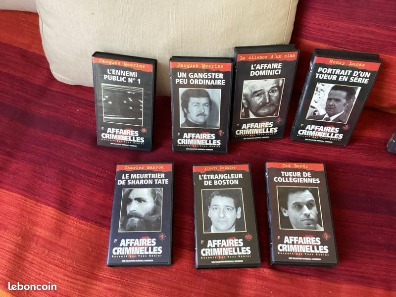 Lot de 12 cassettes vidéo sur les grandes affaires criminelles (image 2)