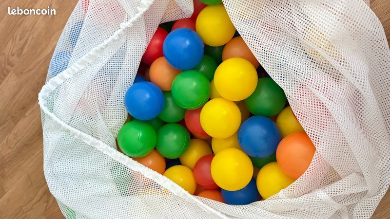 Balles en plastique colorées, bon état, idéal pour bébé/enfan (image 1)