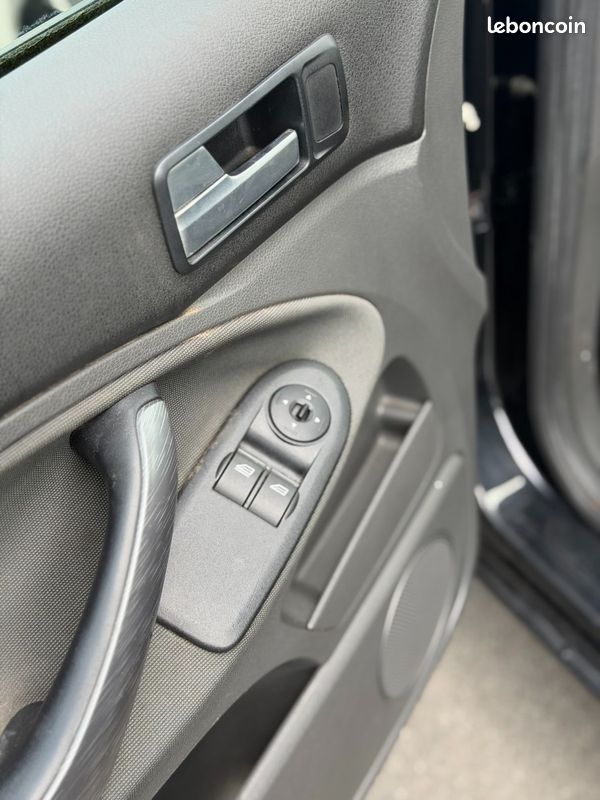 FORD C-Max Ghia DIESEL 1ER MAIN (image 9)