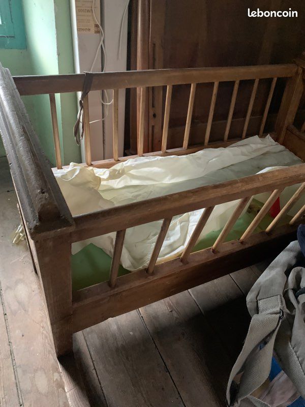 Lit bébé ancien (image 1)