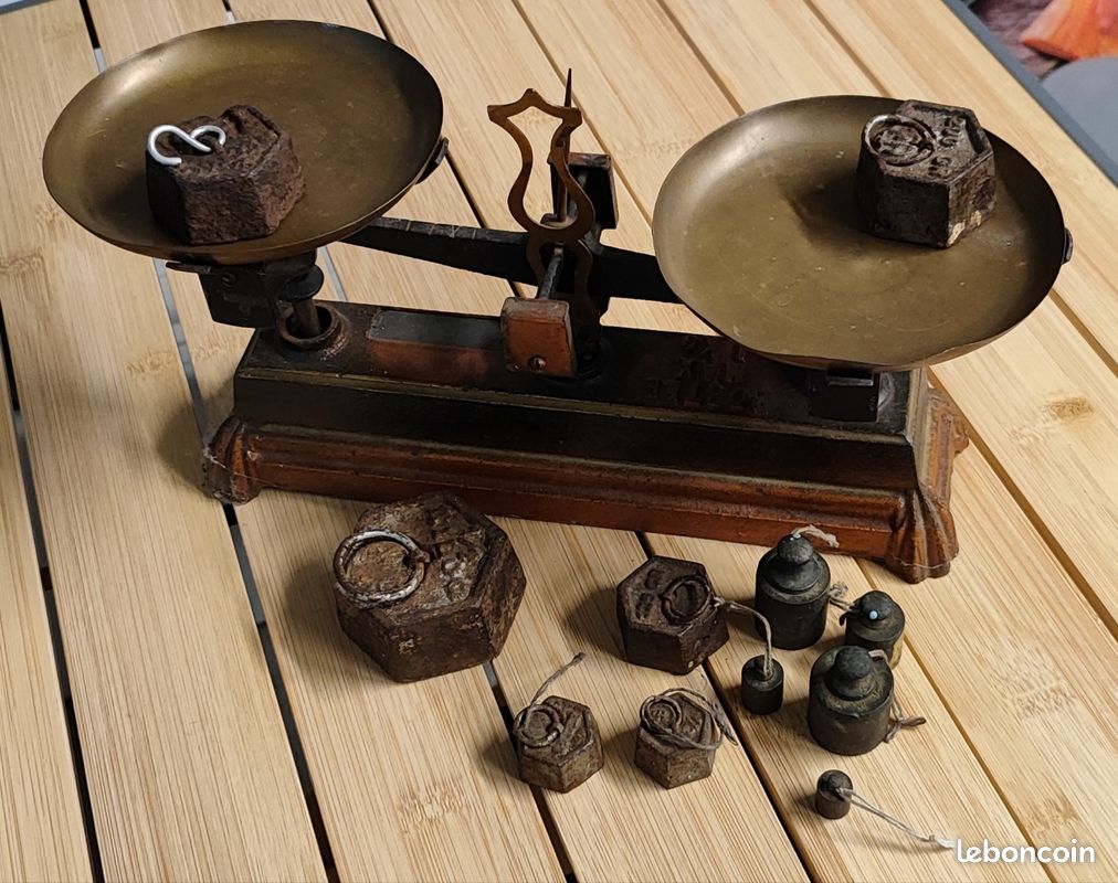 Balance ancienne (image 1)