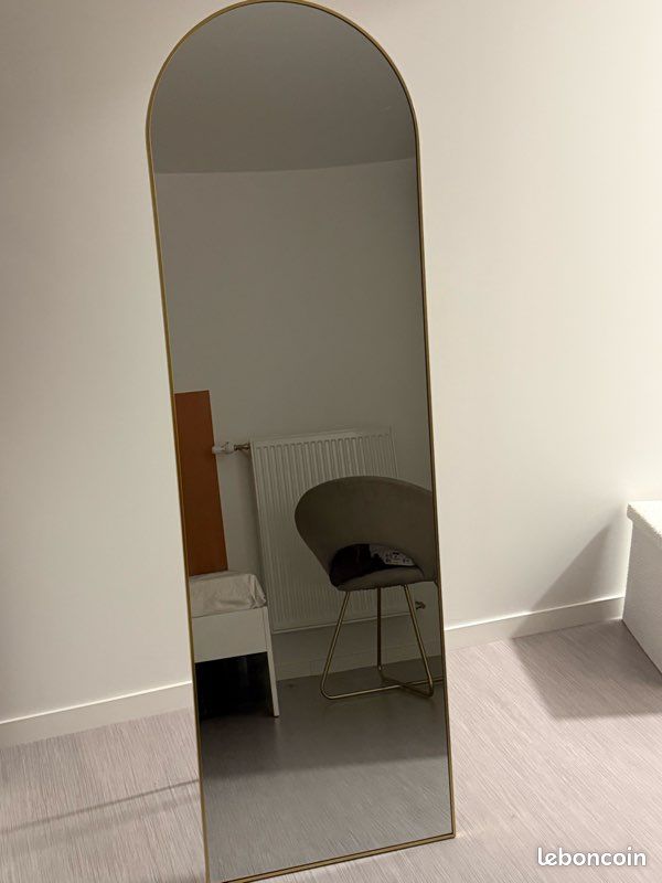 Miroir sur pied arche doré – 147 x 45 cm (image 4)