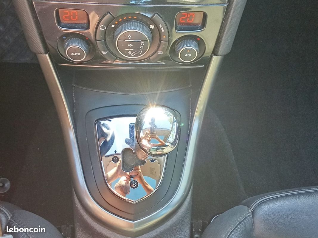 PEUGEOT 308 1.6 HDi 112ch FAP BVMP6 BLUE LION Féline (image 12)