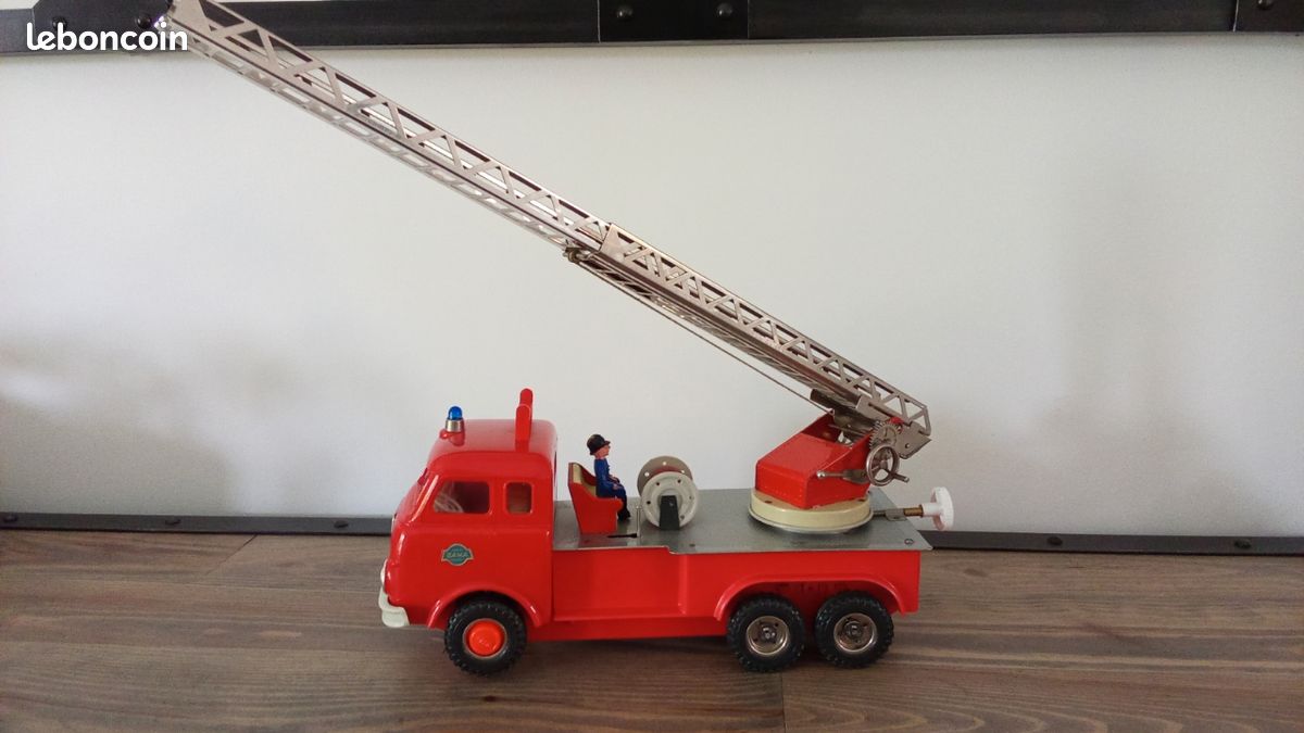 Camion De Pompier Ancien En Tôle - Jouet Vintage, Véhicule Collection