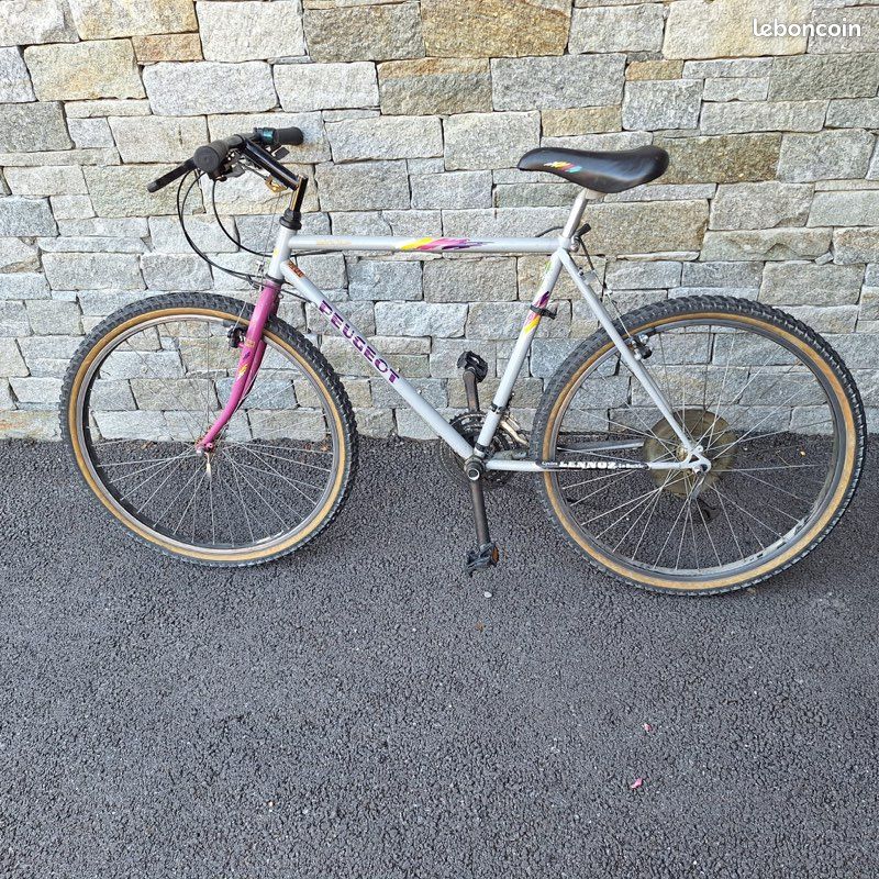 Vélo vintage Peugeot VTT acier années 90 – 21 vitesses Vélos