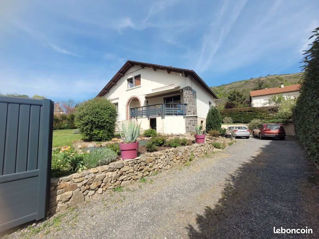 Maison 7 pièces 150 m² · à Perrier · 150 m² · 330 000 €
