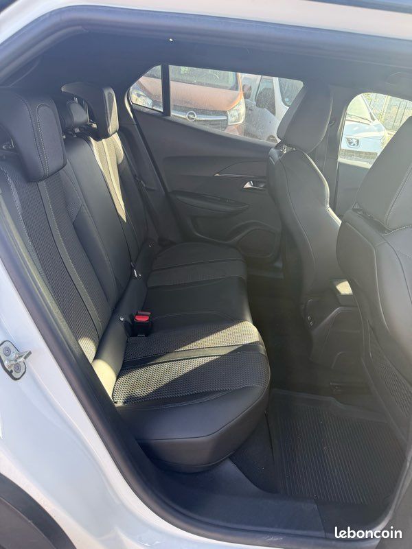 Peugeot 2008 blue hdi 130 gt line bva8 (image 5)