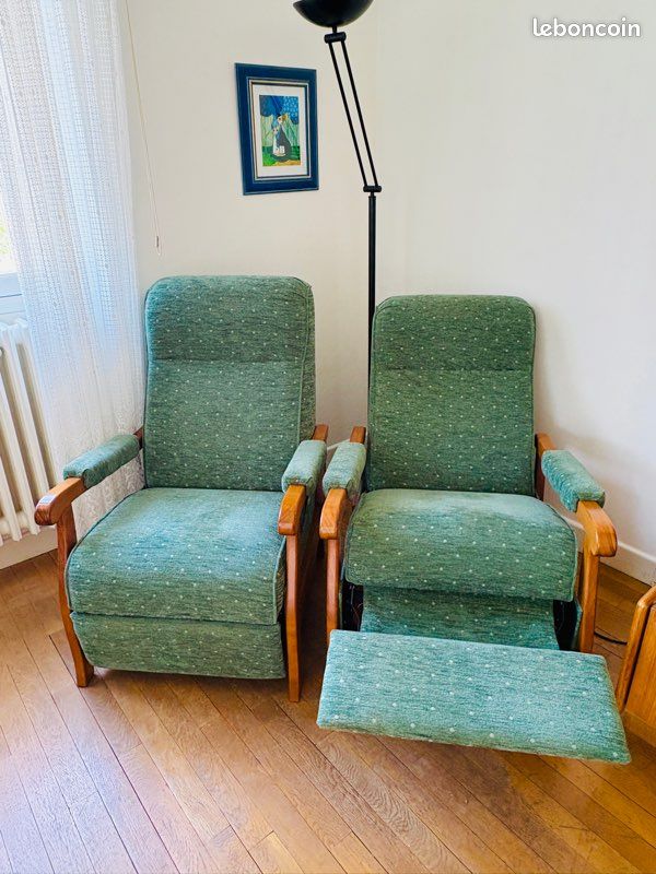 Deux fauteuils bois ultra confort repose-pieds (image 1)