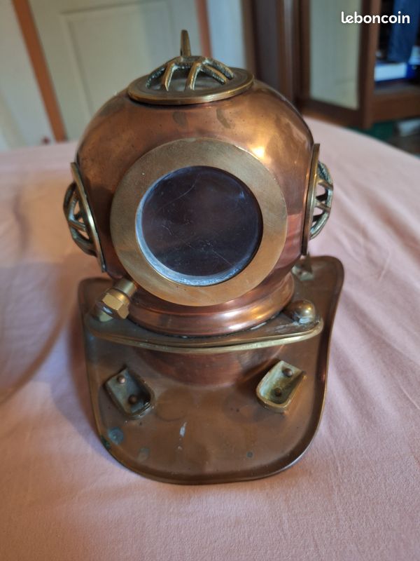 Casque d'escrime vintage pour collectionneurs et passionnés