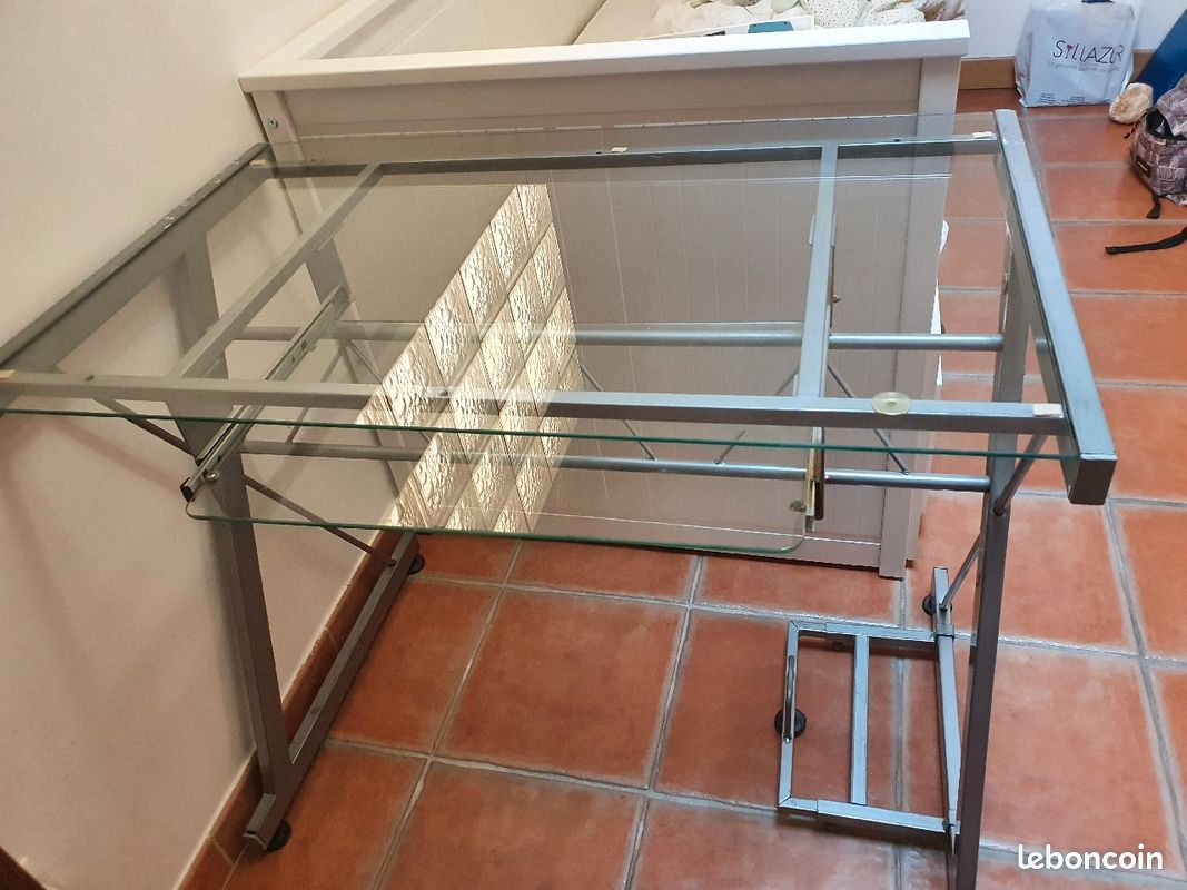 Bureau (image 1)
