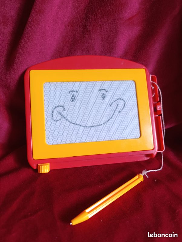 Grande Ardoise Magique Mega Sketcher Jaune - Tableau Dessin Effaçable Avec 4 Tampons Magnétiques + Stylet + Carte