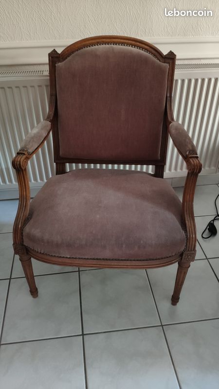 Beau et large fauteuil de style Louis XVI (image 2)