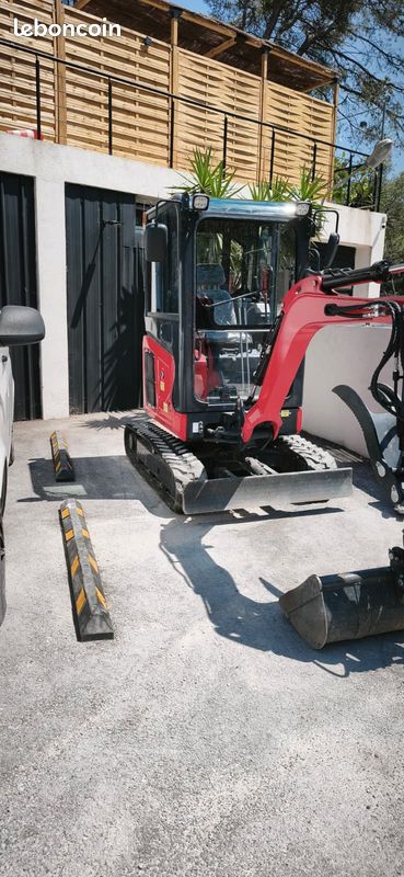 Mini-pelle 2T5 – Cabine – Moteur Yanmar – 137,8 h – État proche du neuf - Godet inversé (image 1)