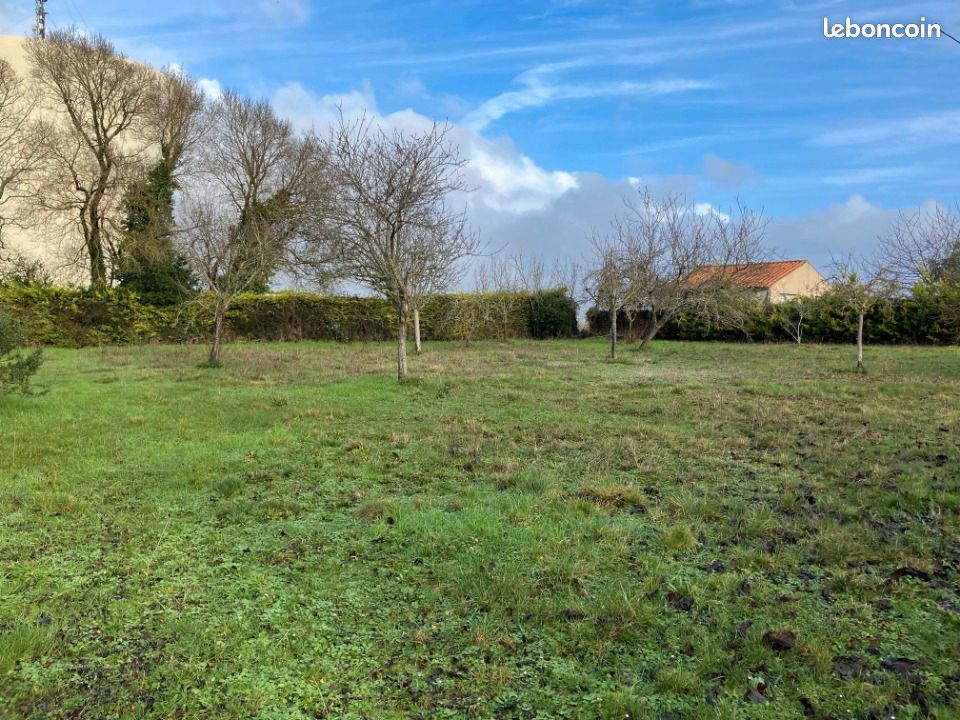 Terrain 1 500 m² Saint Jean D Angely · à Saint-Jean-d'Angély · 60 000 €