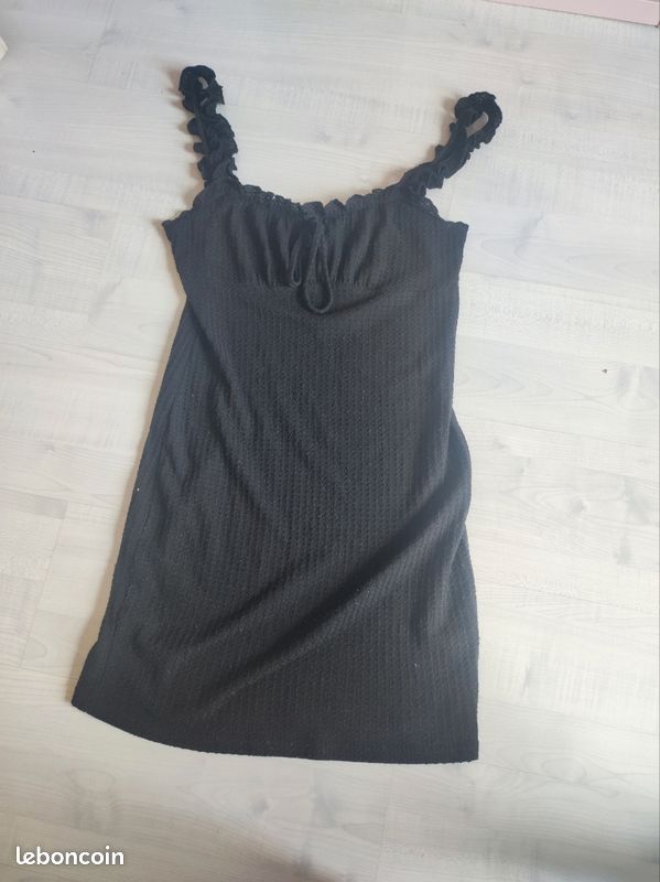 Robe noir SHEIN Taille L très bon état ⚠️Est un peu transparente
