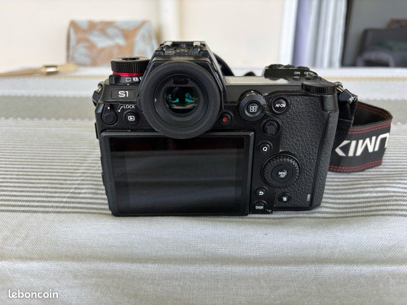 Panasonic Lumix S1 + Lumix S 24-105 mm f/4 + 2 batteries (image 4)