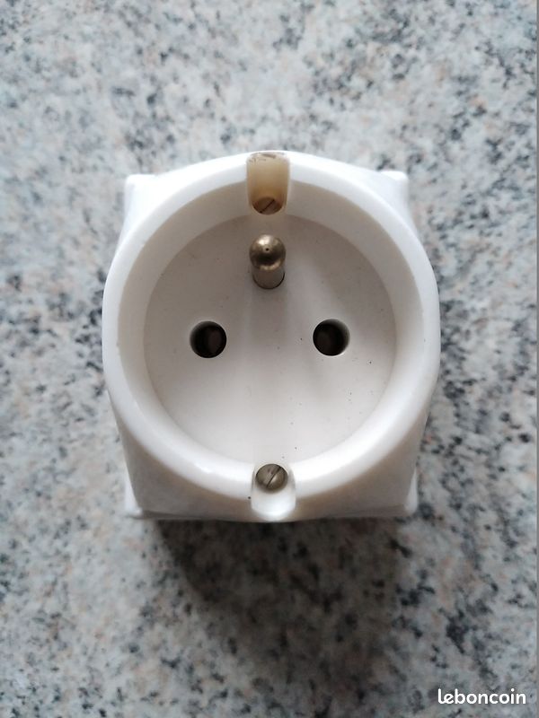 Prise Triple Legrand Mistral – Neuve, Sous Blister, Modèle Standard