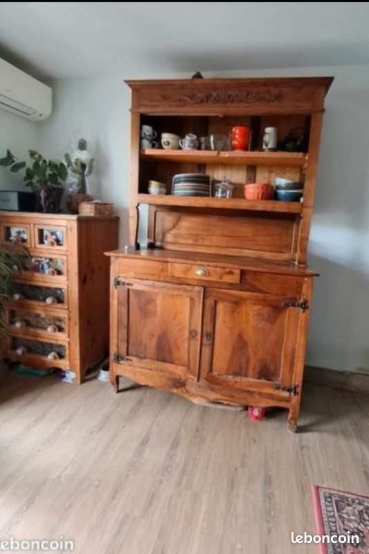 Très joli buffet /vaisselier en bois massif (image 1)