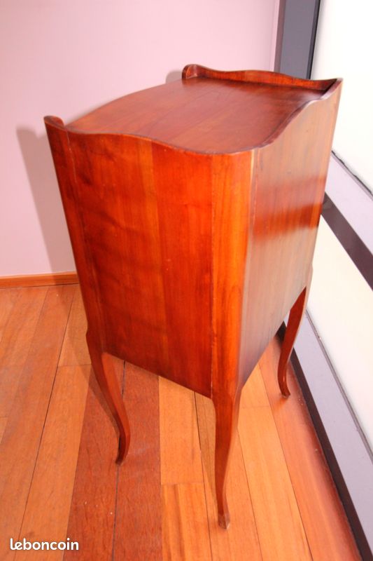 Table de chevet en merisier style Louis XV (image 2)
