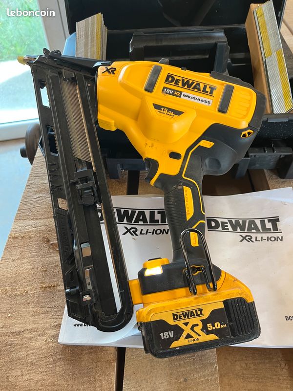 Cloueur Dewalt (image 1)