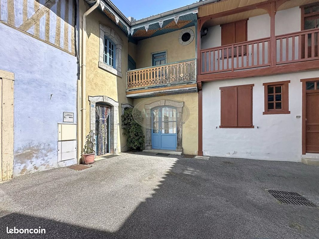 Immeuble 8 pièces 140 m² · à Galan · 140 m² · 165 000 €