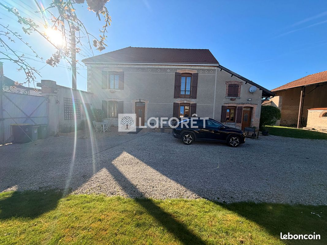 Maison 8 pièces 197 m² · à Vraux · 197 m² · 268 900 €