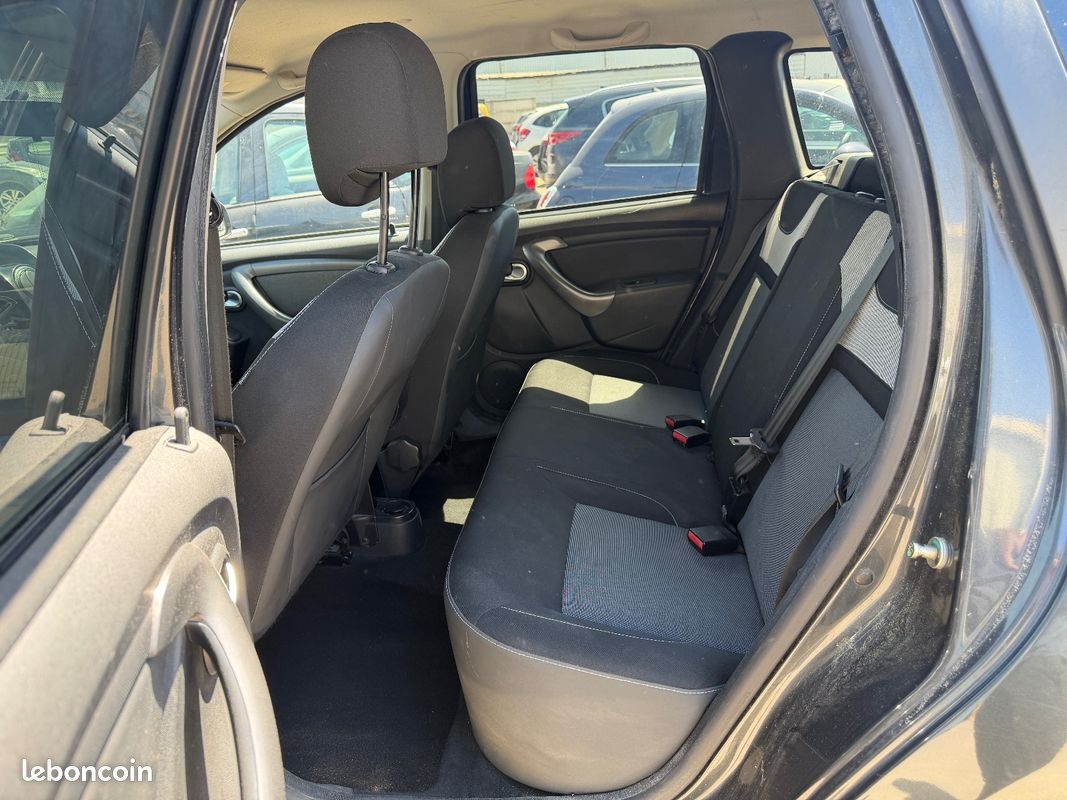 DACIA DUSTER dCi 110 4x2 Black Touch 2017 (image 11)