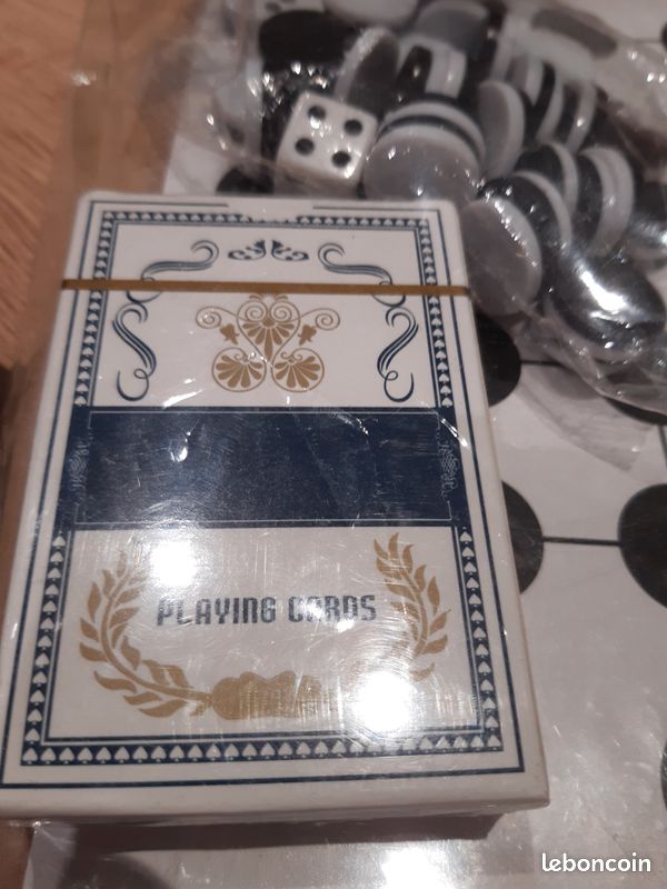 Jeu de carte + backgamon et solitaire neuf (image 2)