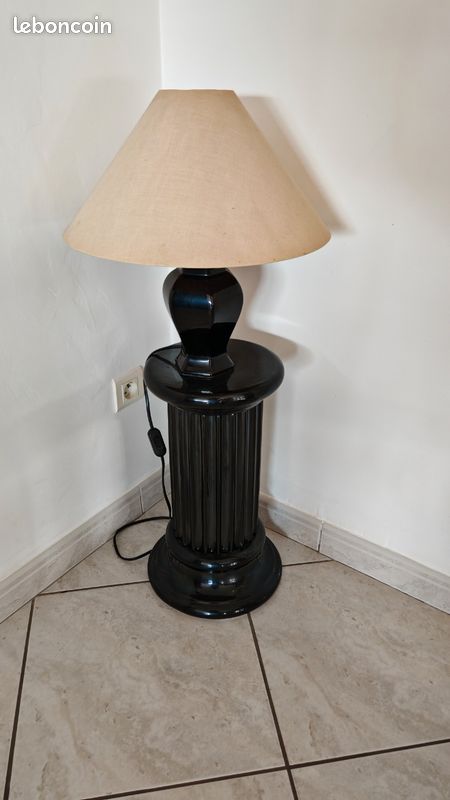 Colonne et sa lampe émaillée noire (image 1)