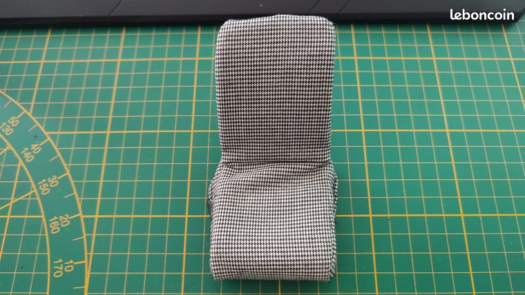 Bavette En Caoutchouc Gauche Citroën 2CV Charleston – échelle 1/8 Altaya