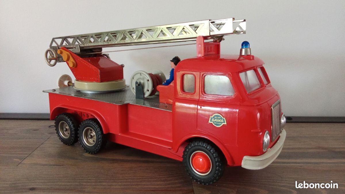 Camion De Pompier Ancien En Tôle - Jouet Vintage, Véhicule Collection