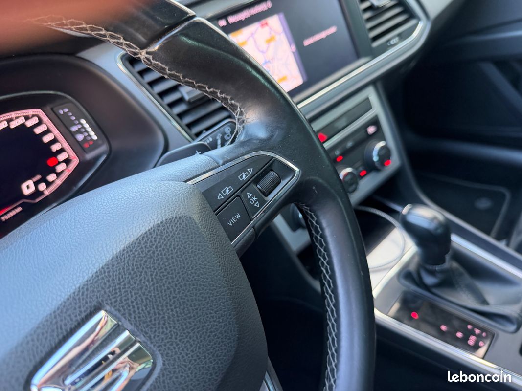 SEAT Leon 1.5 TSi 150CH XCELLENCE DSG / TOIT OUVRANT / CARPLAY / VIRTUAL COCKPIT / CAMERA / GARANTIE 6 MOIS (image 27)