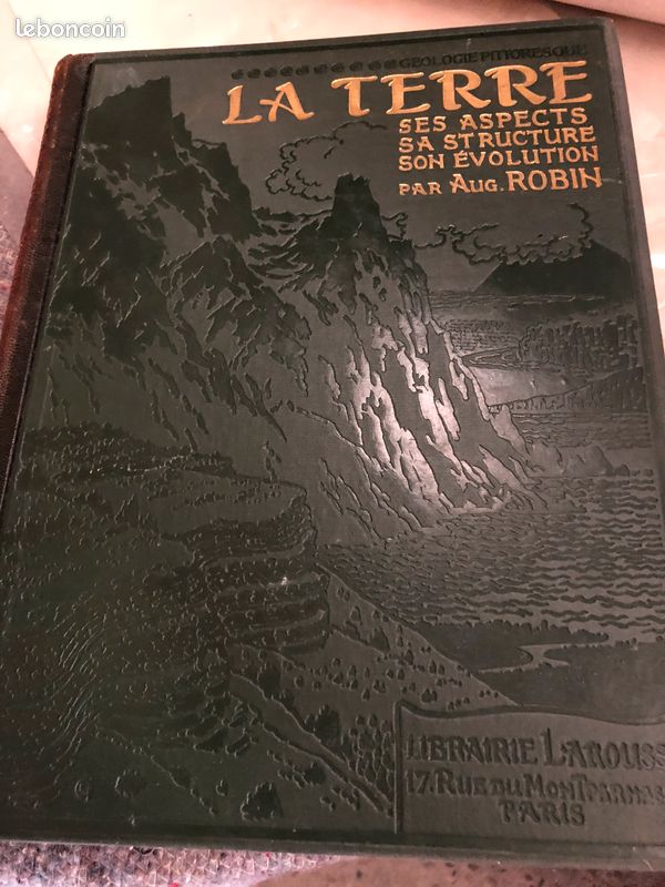 La terre par LAROUSSE (image 1)