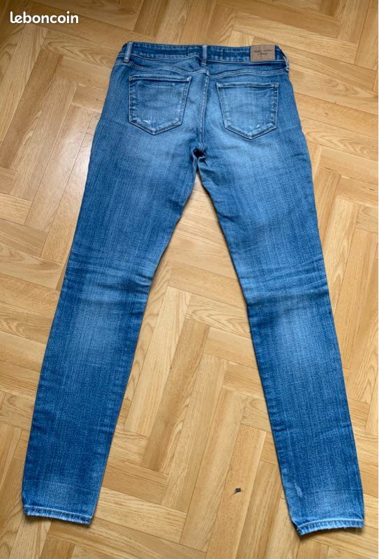 Jean troué « Abercrombie & Fitch» taille 36 ou W 26 (image 3)