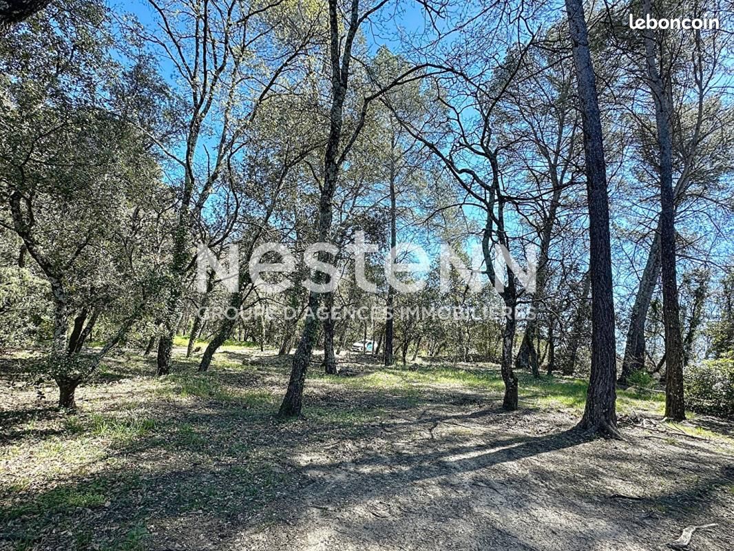 Terrain 2 083 m² Lorgues · 173 900 €