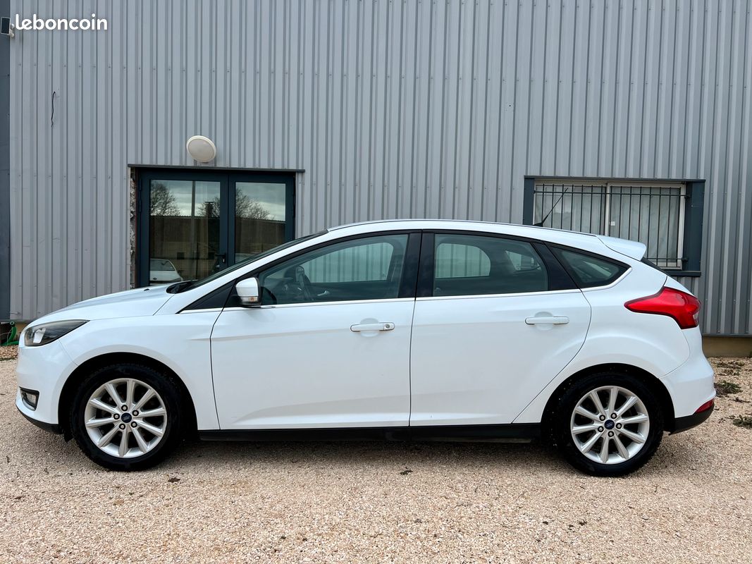 Ford Focus 3 Phase 2 - 1.0L EcoBoost 100ch S&S Business Nav (image 2)