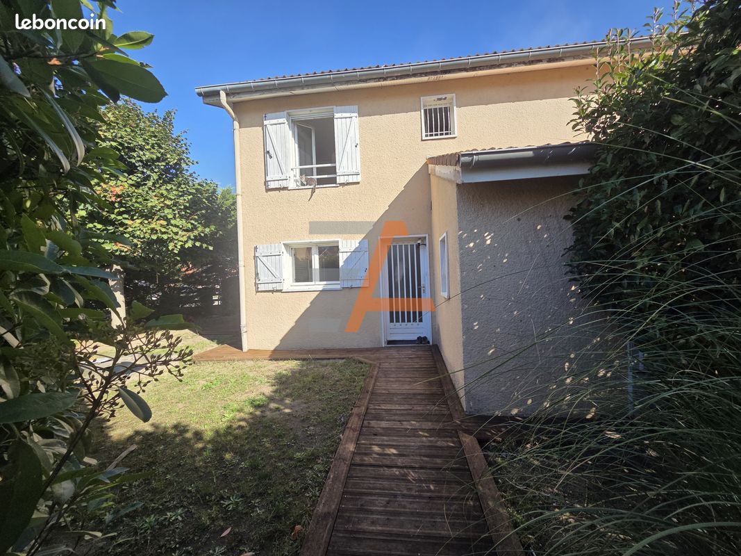 Maison 5 pièces 93 m² · à Saint-Romain-le-Puy · 93 m² · 199 000 €
