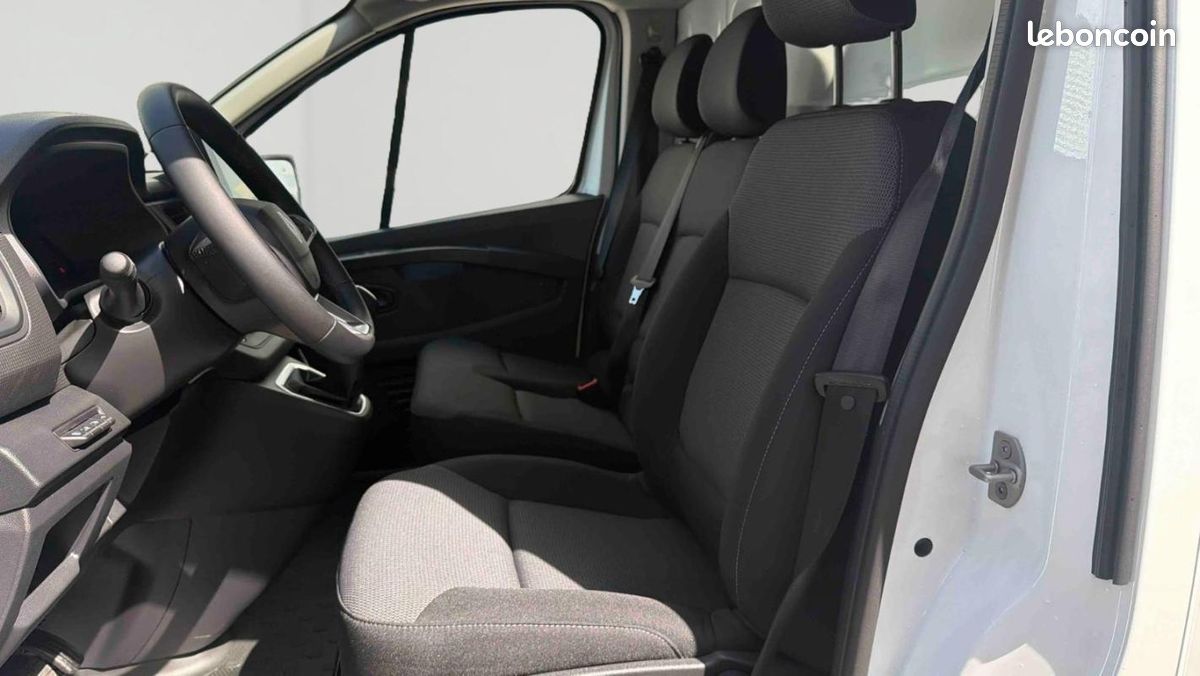 Renault Trafic E-TECH ELECTRIQUE FOURGON FGN L1H1 3T AC22 ADVANCE (image 11)