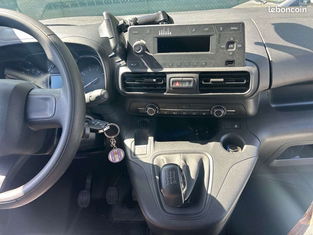 CITROEN BERLINGO III TAILLE M 1000KG BLUEHDI 100 S&S CLUB 3PL 102Ch Garantie 12 mois (image 12)