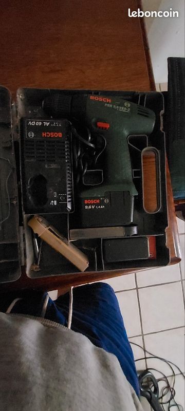 Perceuse bosch 9,6VES 2 en bonne état, batterie faible serai à changer (image 1)