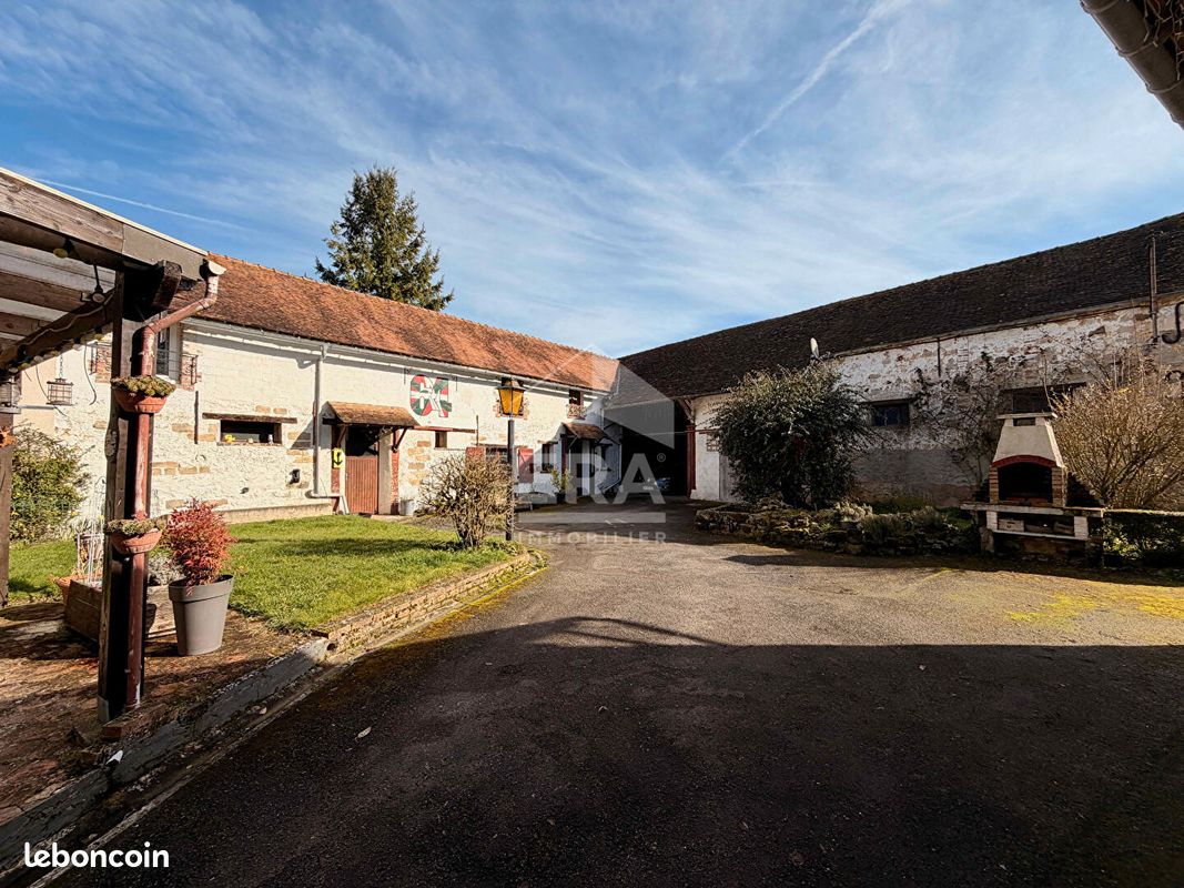 Maison 10 pièces 240 m² · à Esmans · 240 m² · 325 500 €