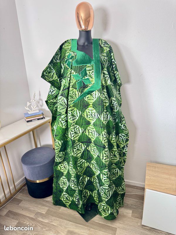 Robe en pagne africain brodé Vêtements
