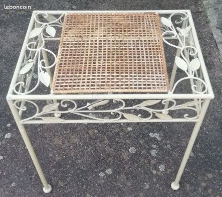 Petite table intérieur extérieur fer forgé rotin (image 1)