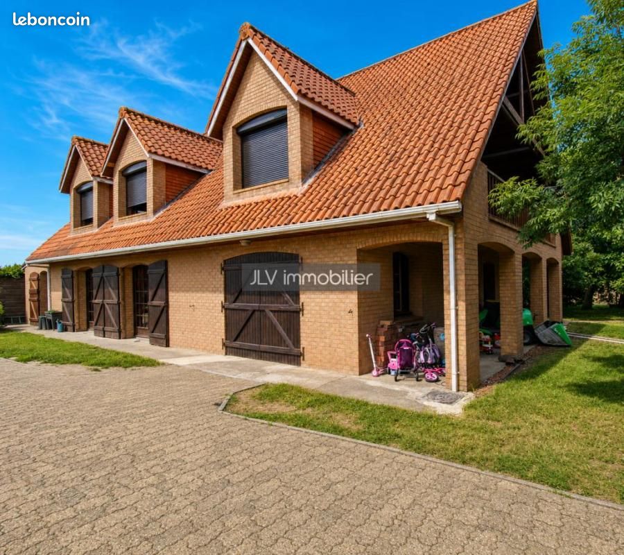 Maison 8 pièces 215 m² · à Looberghe · 215 m² · 268 900 €